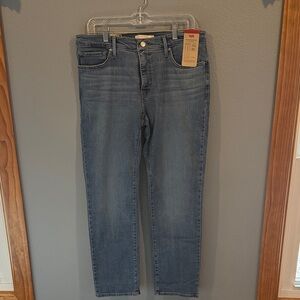 Levi’s 314 Shaping Straight Women’s Jeans